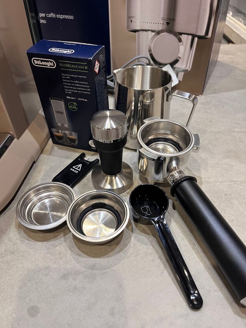 デロンギ デディカアルテ ベージュ