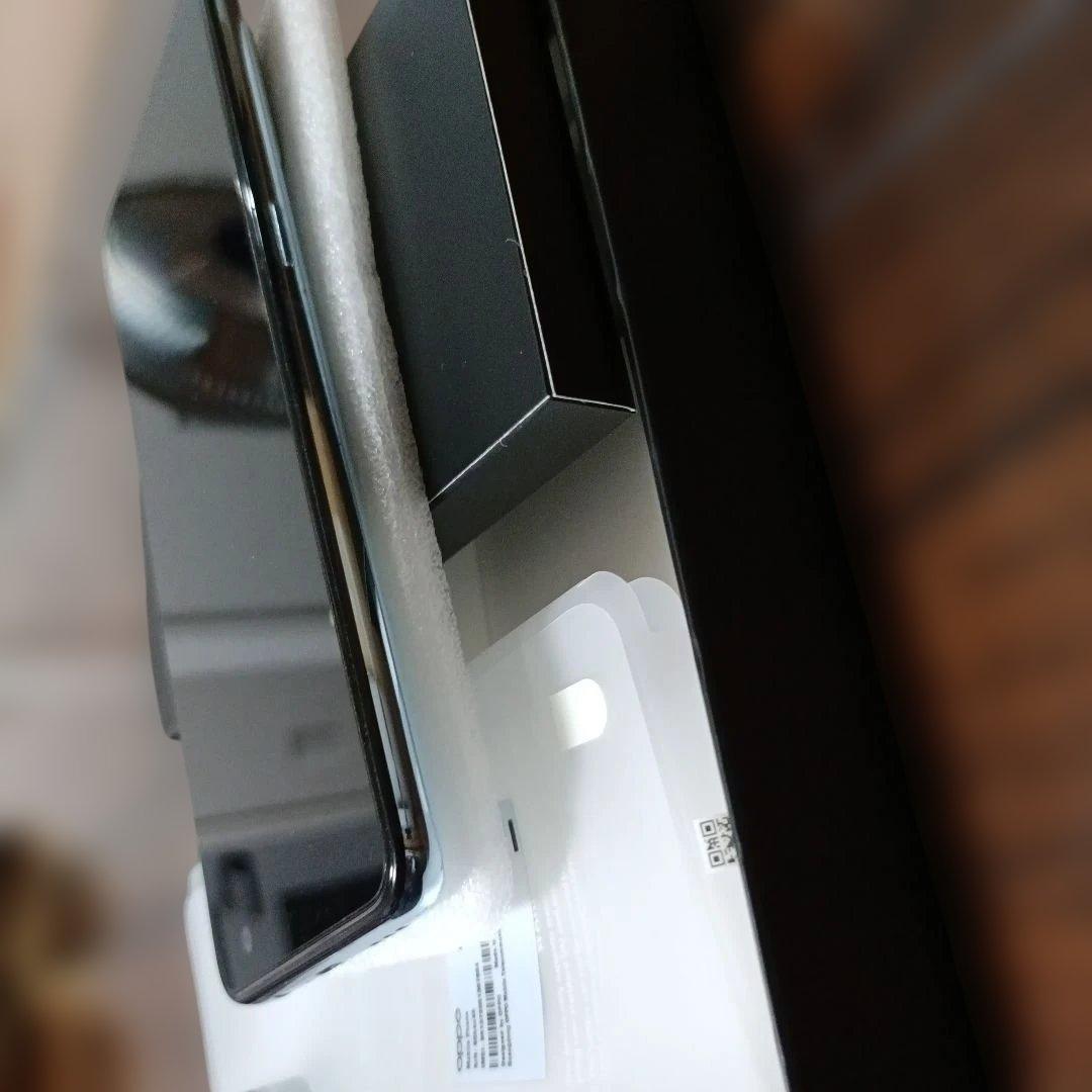 OPPO Reno 5A　アイスブルーとケース２つ付きです　【箱付き】