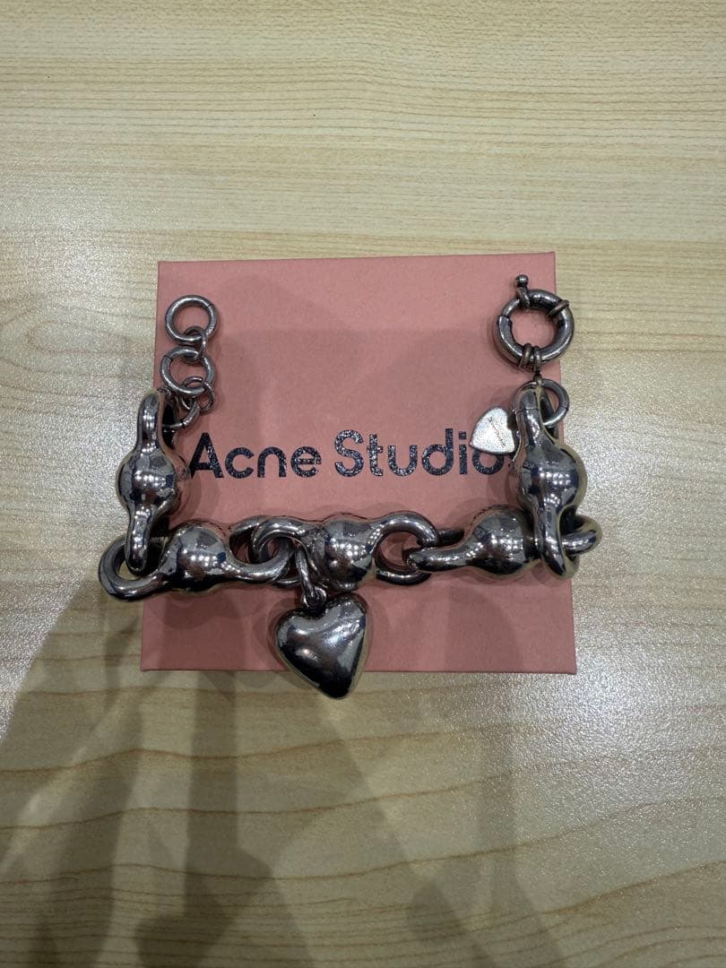 確実正規品　Acne Studios ハート型チャーム付きブレスレット　箱付き