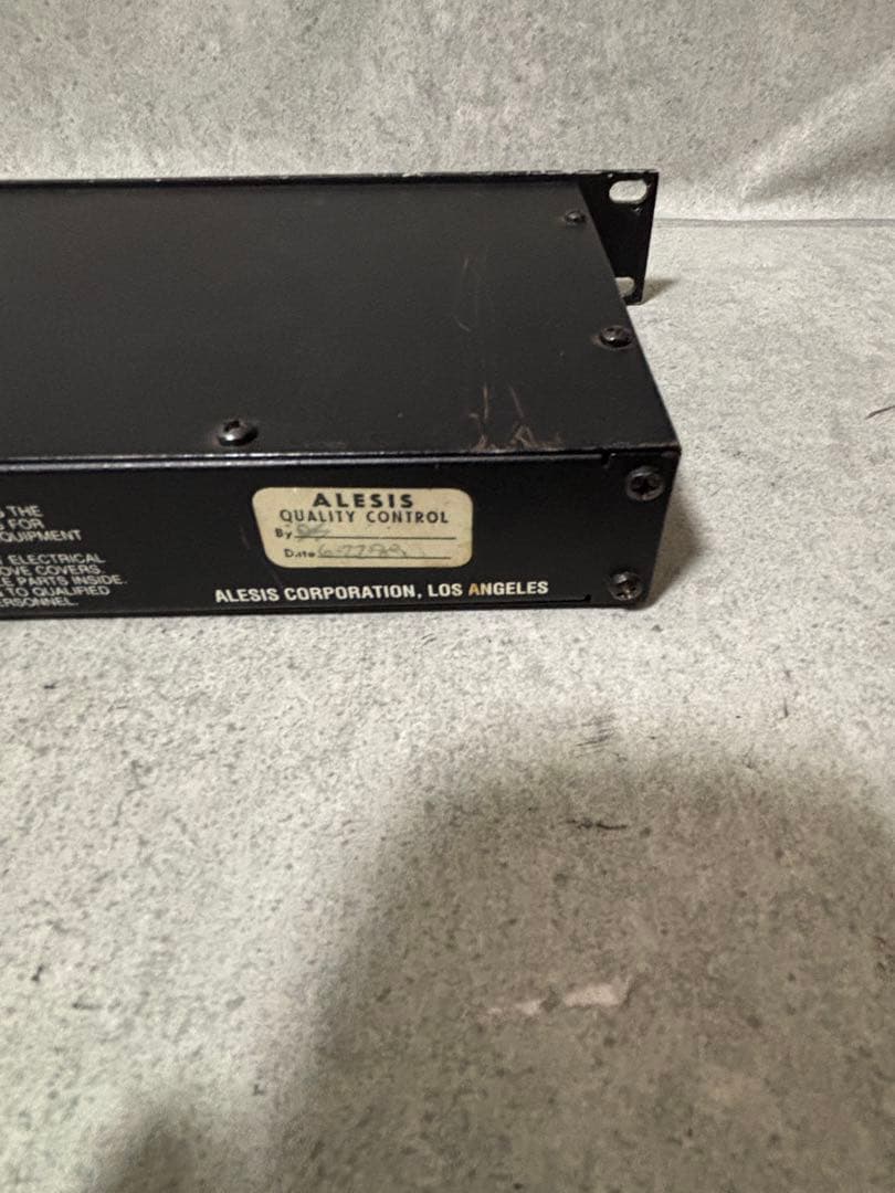 Alesis Quadraverb 通電確認済み