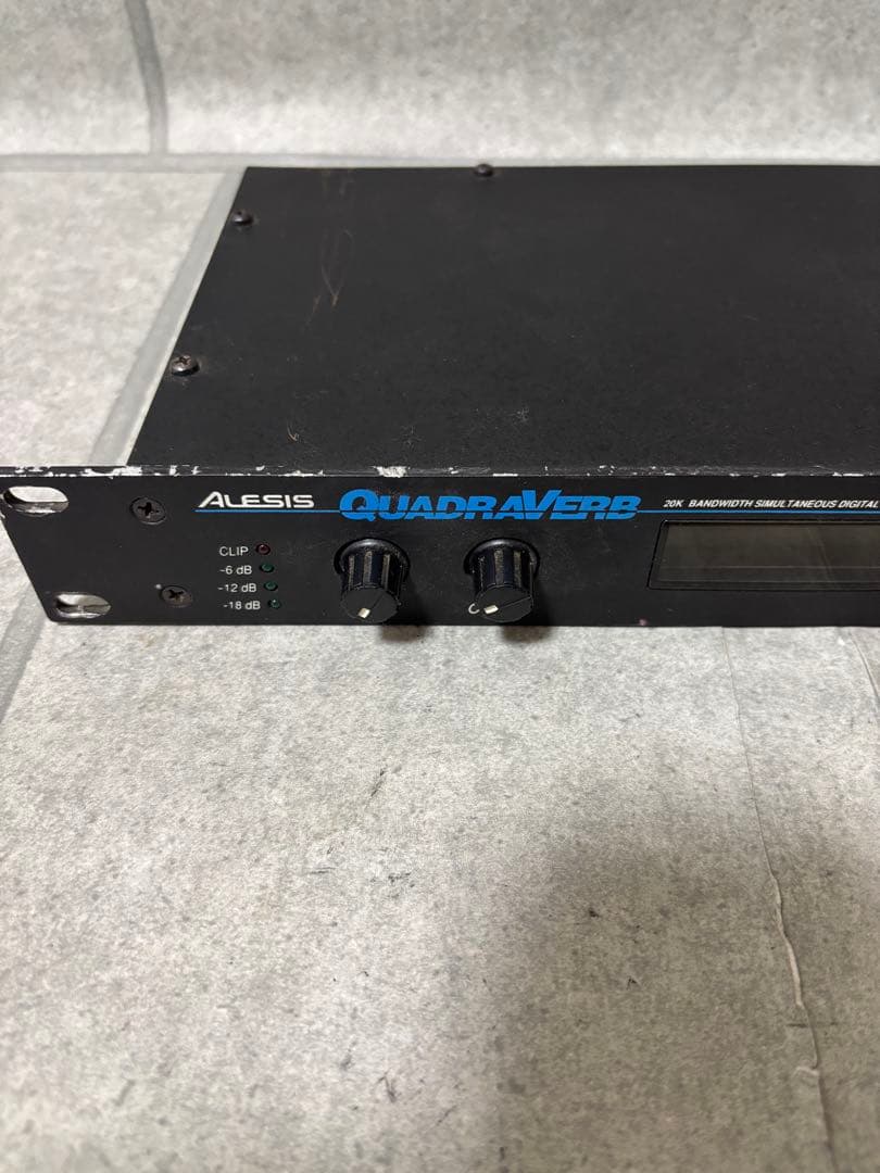 Alesis Quadraverb 通電確認済み
