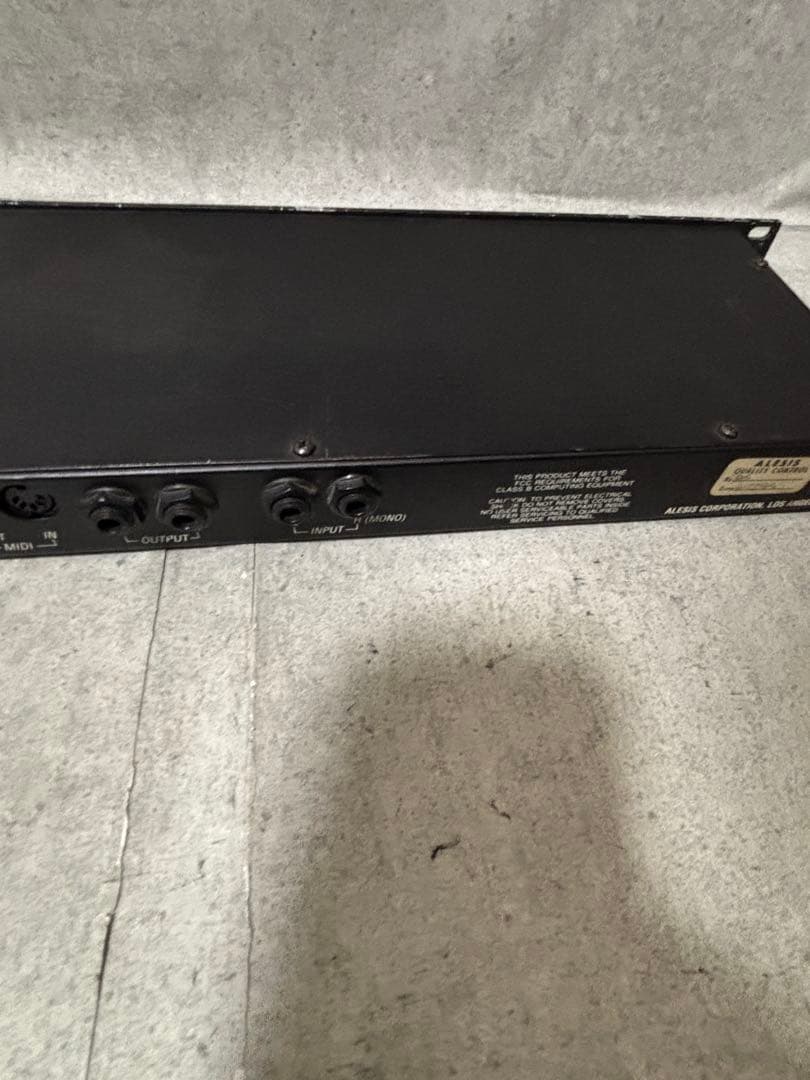 Alesis Quadraverb 通電確認済み