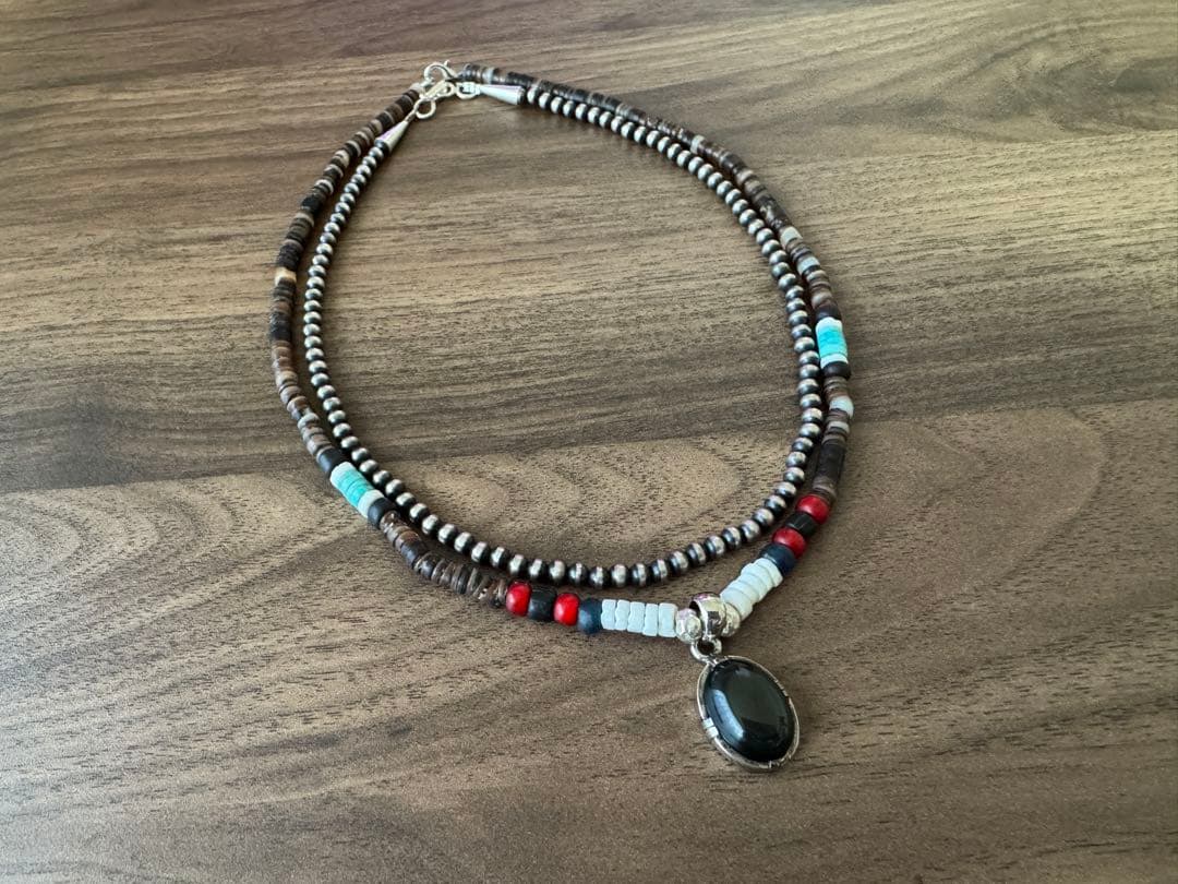 エリッカニコラスビゲイ 4mm 40cm シェル ビーズネックレス ペンダント付