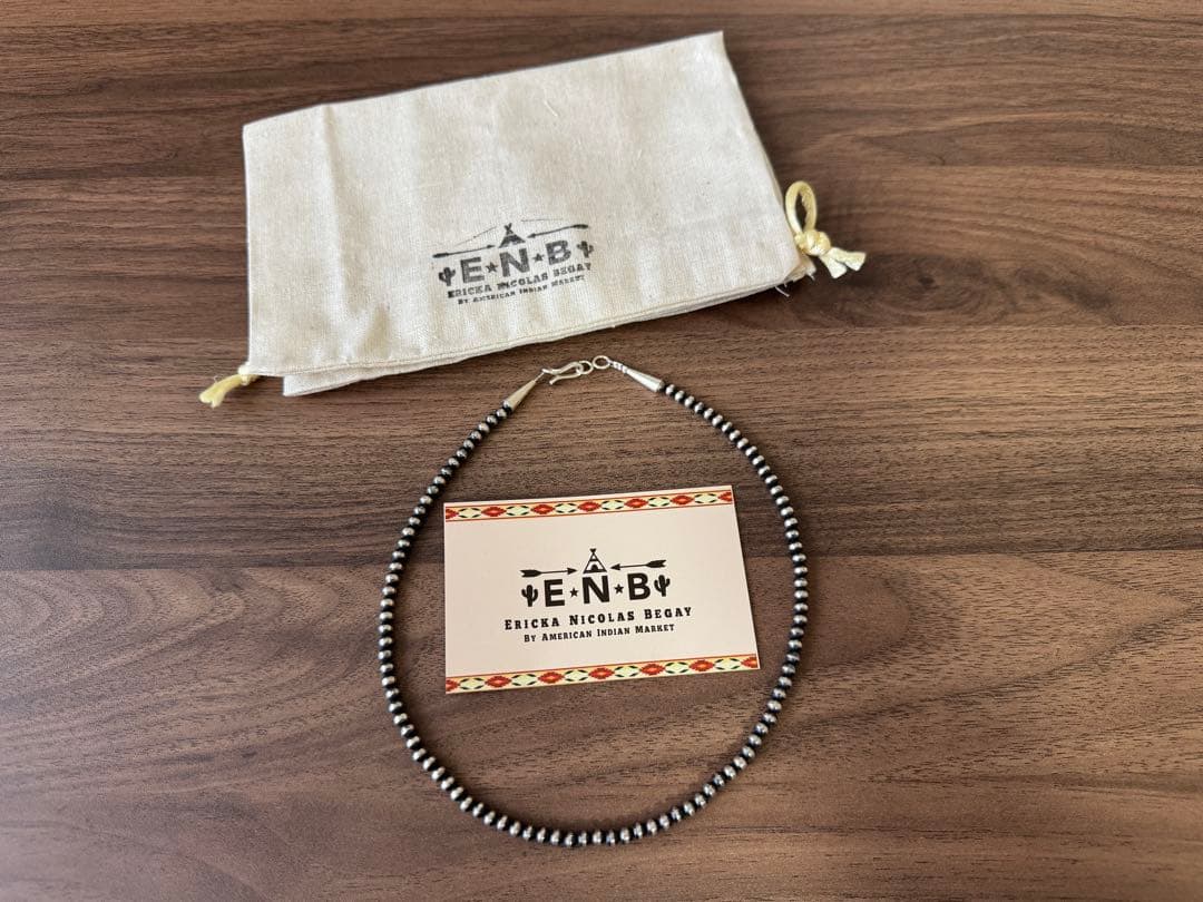 エリッカニコラスビゲイ 4mm 40cm シェル ビーズネックレス ペンダント付