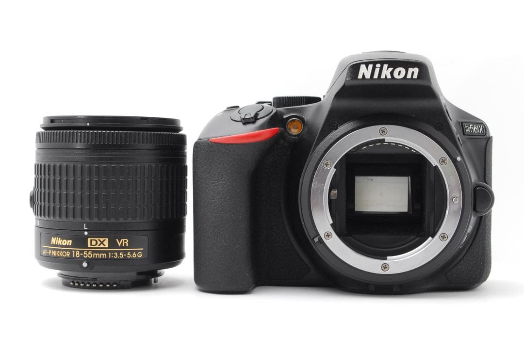 【使用感極少美品】Nikon D5600　WiFiモデル　スマホ転送　自撮りOK