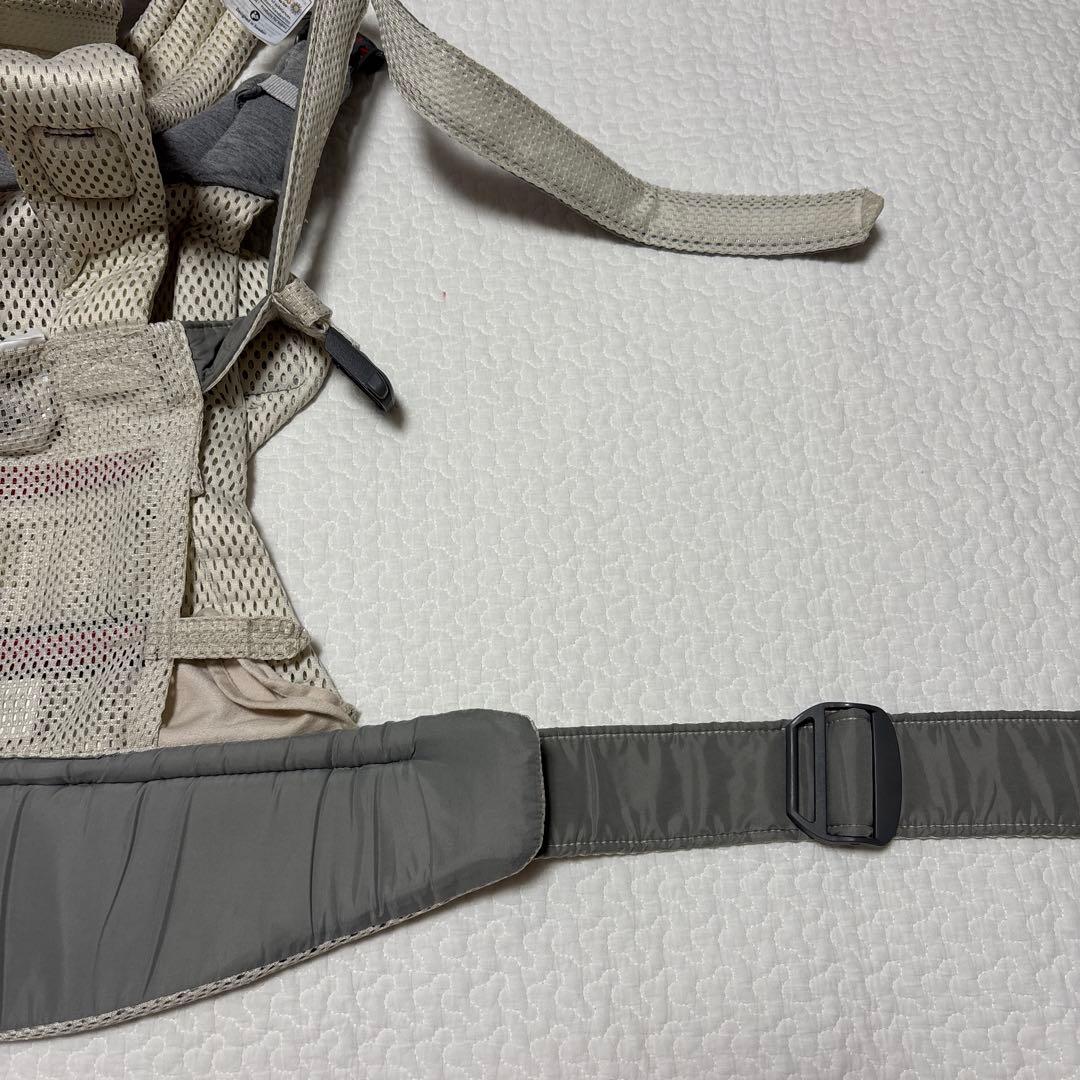 ベビービョルン　ベビーキャリア　ハーモニー　クリーム