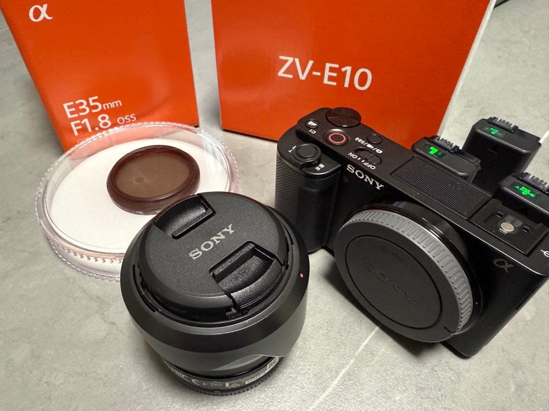 SONY ZV-E10 ミラーレスカメラ/ E35mmレンズ+バッテリー3個付属