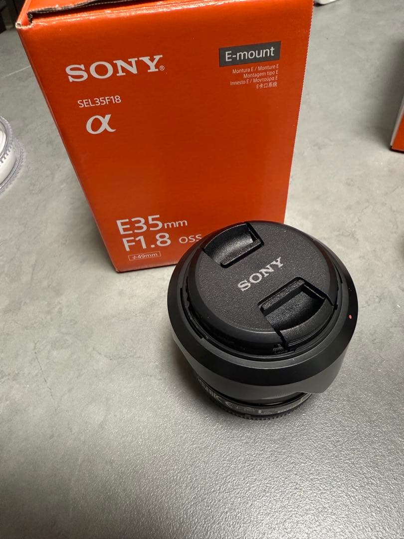 SONY ZV-E10 ミラーレスカメラ/ E35mmレンズ+バッテリー3個付属