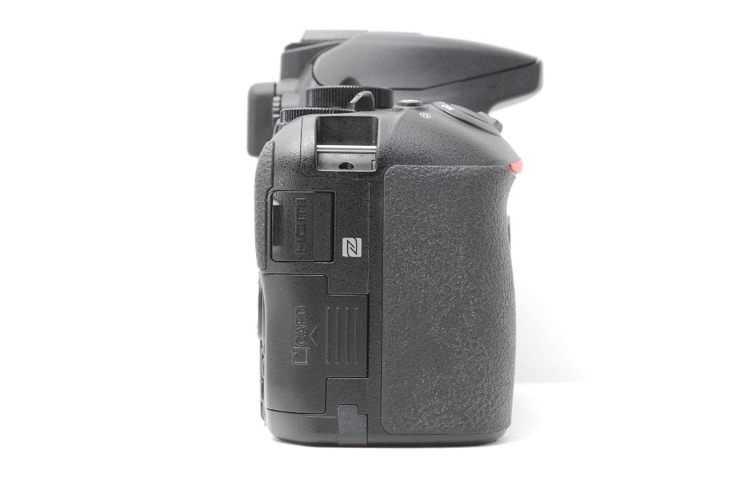 【光学・液晶　極美品】Nikon D5600　WiFiモデル　スマホ転送