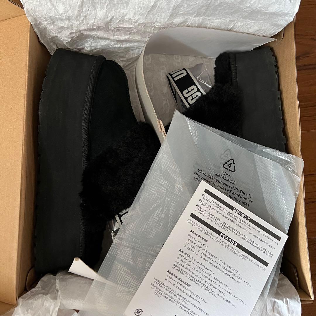 美品 UGG FUNKETTE プラットフォーム スリッパ 黒
