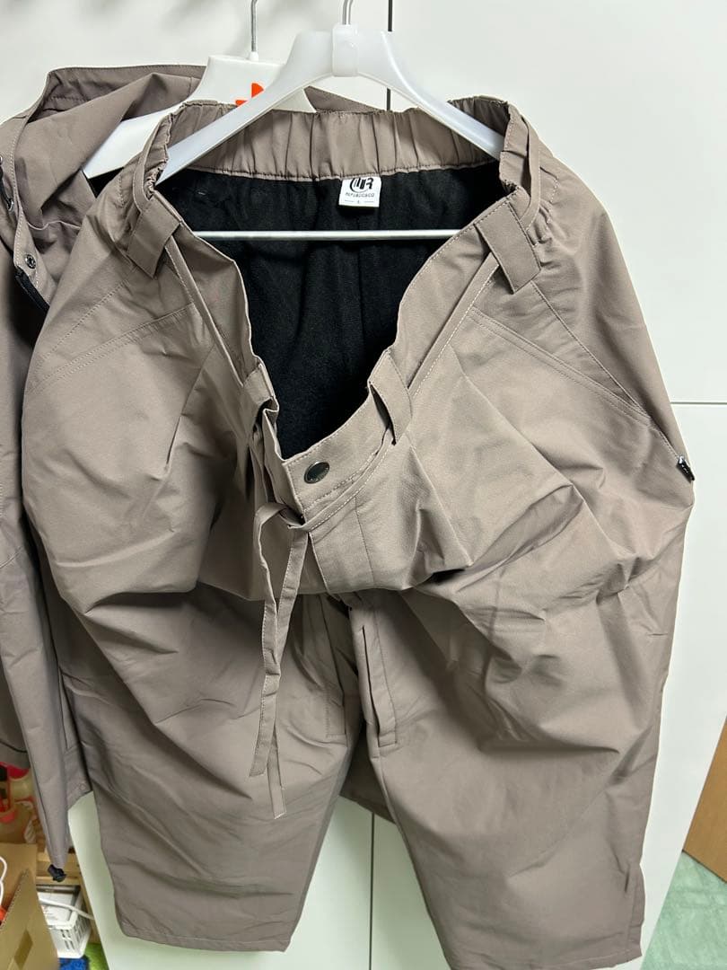 新品未使用　上下セット　REPUBLIC スノーボードウェア　ワイド　Lサイズ