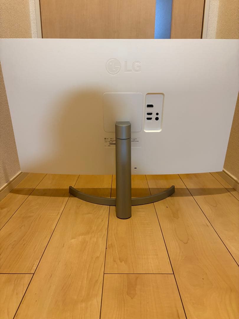 LG モニター　【32UN500-W】31.5型/4K