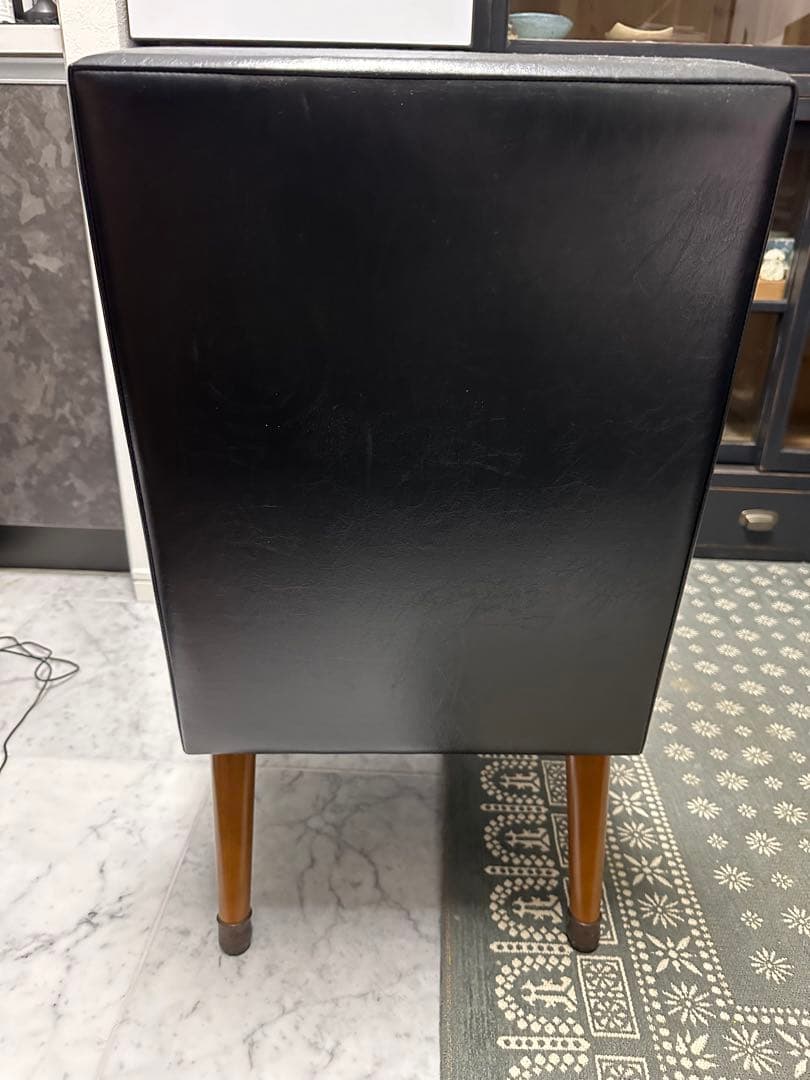 カリモク60 カフェチェア　スタンダードブラック(レザー)