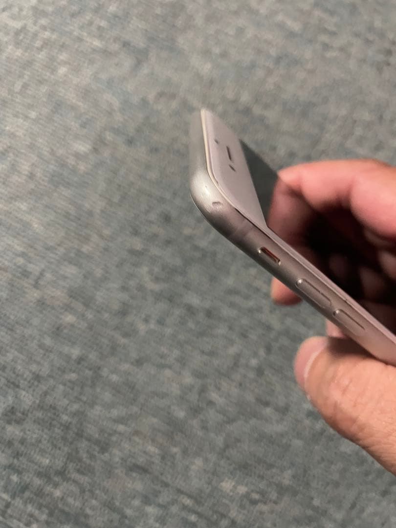 Apple iPhone 8 シルバー　64GB