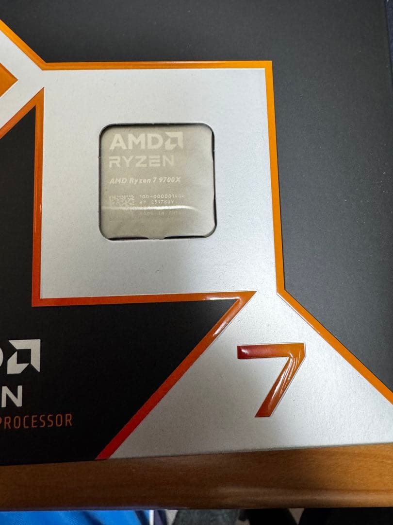 AMD Ryzen 7 9700X CPU本体