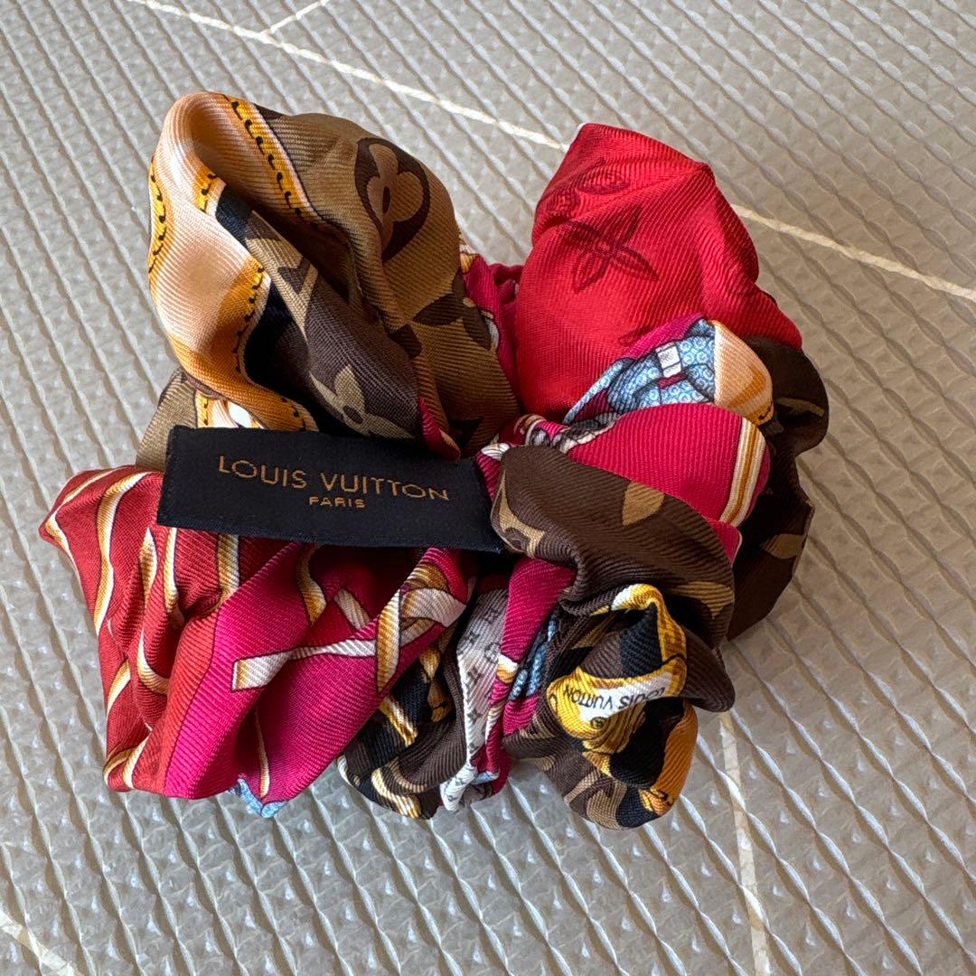 Louis Vuitton シルクシュシュ