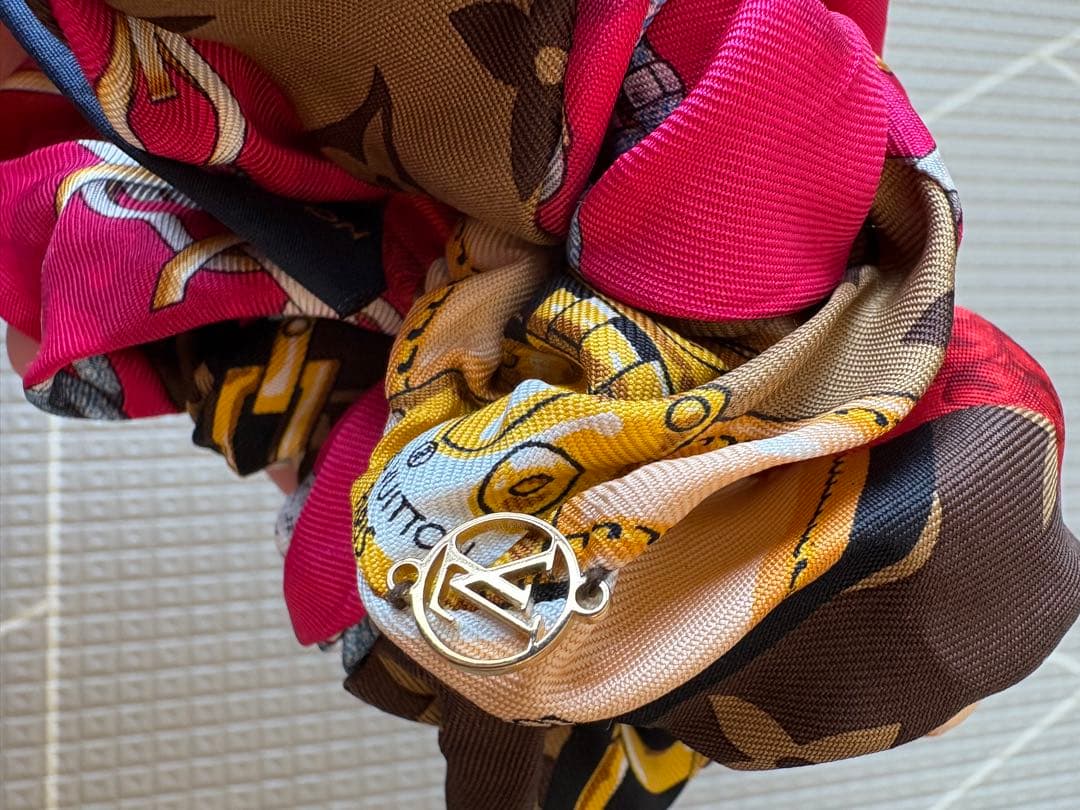 Louis Vuitton シルクシュシュ