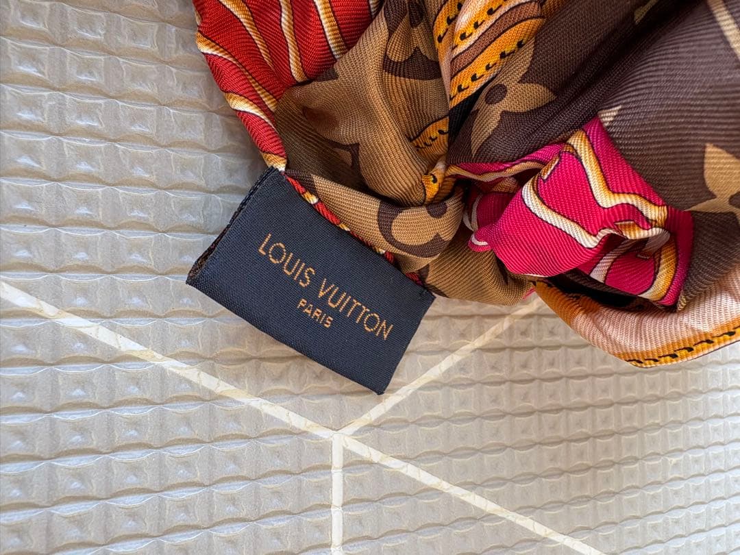 Louis Vuitton シルクシュシュ