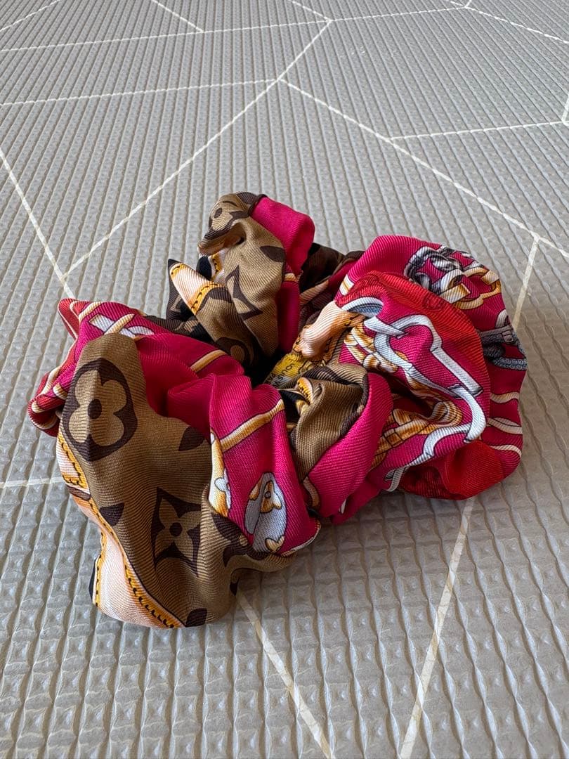 Louis Vuitton シルクシュシュ