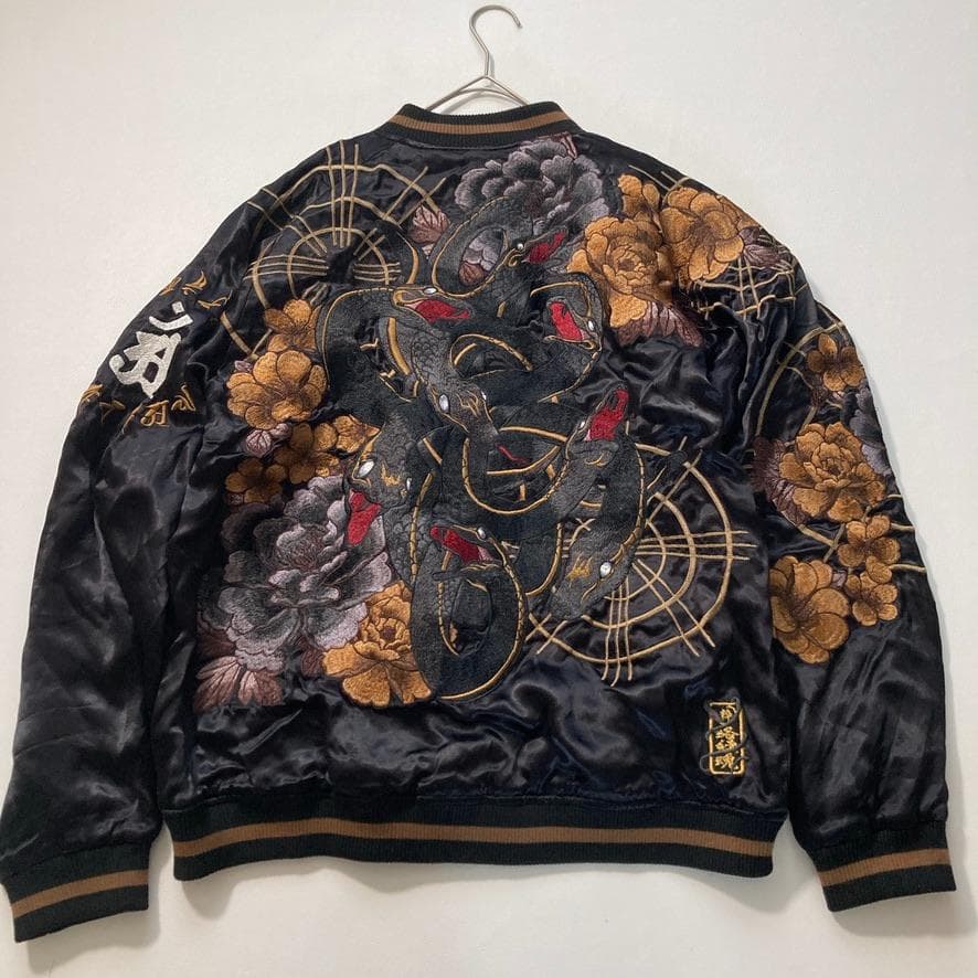 【アク】絡繰魂 粋 XLサイズ 八岐大蛇×牡丹 総刺繍 スカジャン 和柄