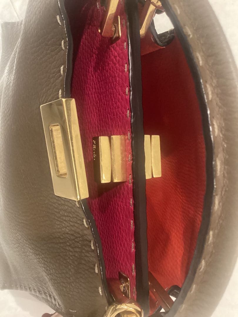 フェンディ　ピーカブー　エッセンシャリー　セレリア　ブラウン