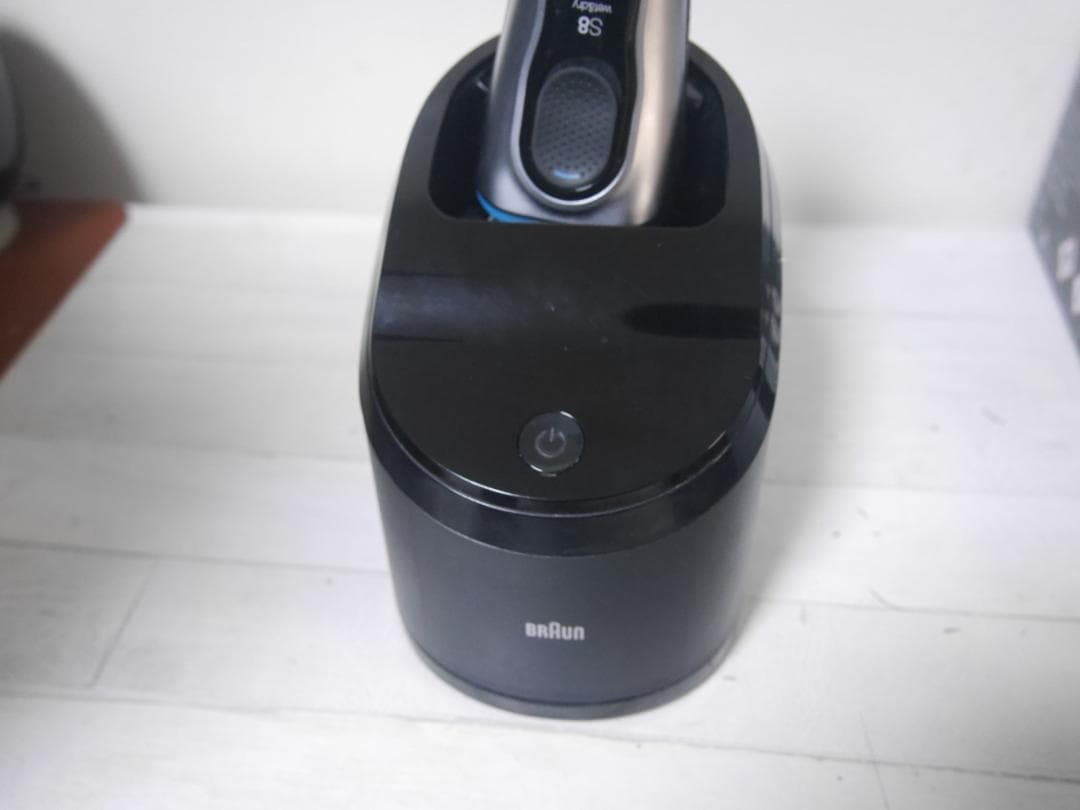 【替刃新品】Braun Series 8 メンズ電気シェーバー　洗浄機付き