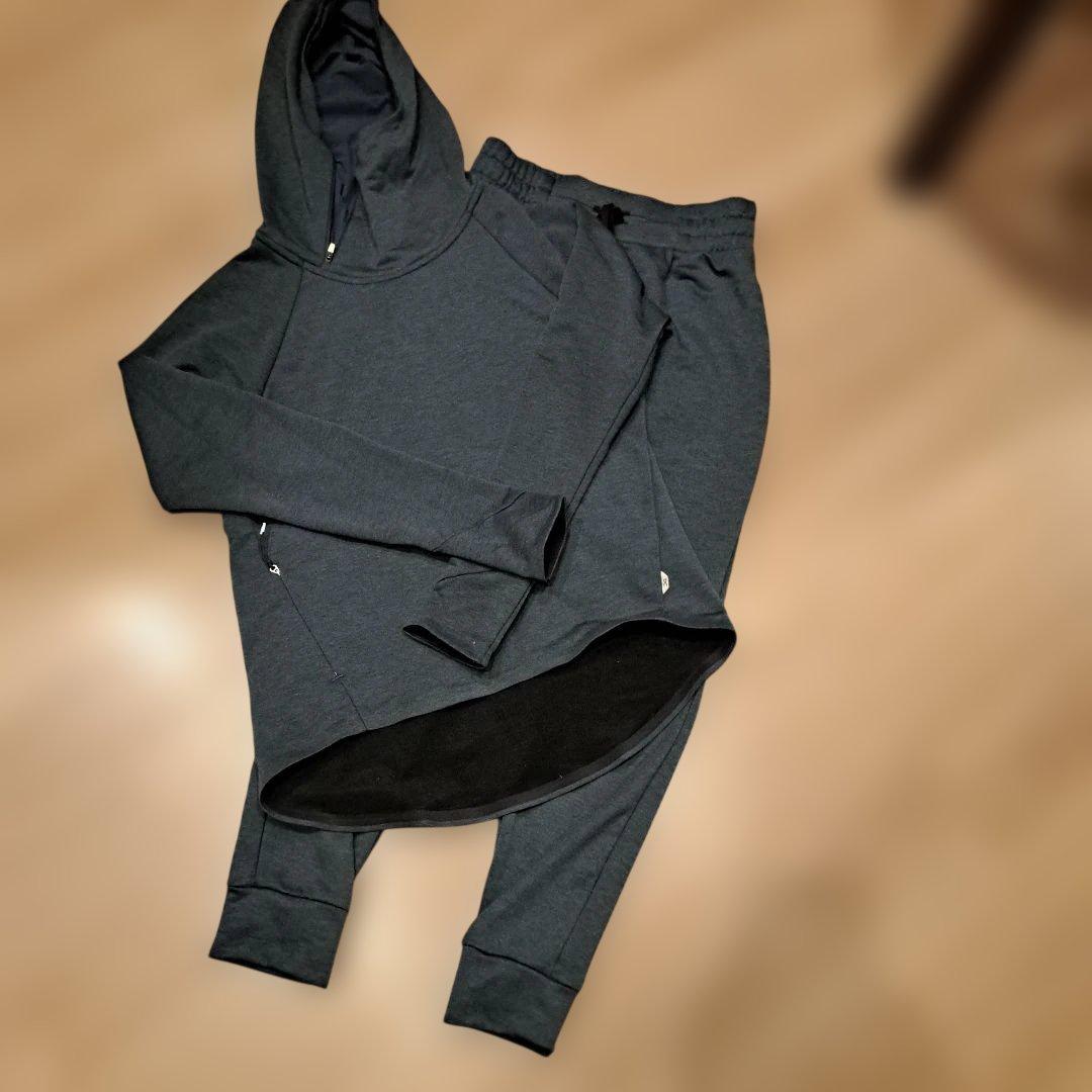 On running ¥29160 XS ネイビー フーディー 　セットアップ