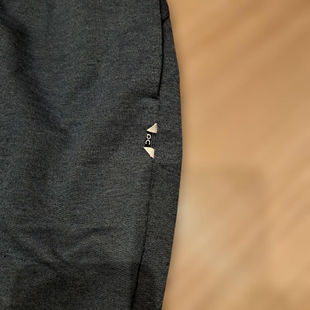 On running ¥29160 XS ネイビー フーディー 　セットアップ