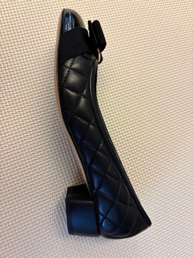 サルヴァトーレ フェラガモ ヴァラ リボン パンプス キルティング