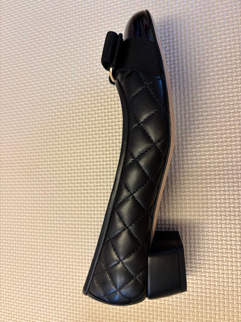 サルヴァトーレ フェラガモ ヴァラ リボン パンプス キルティング