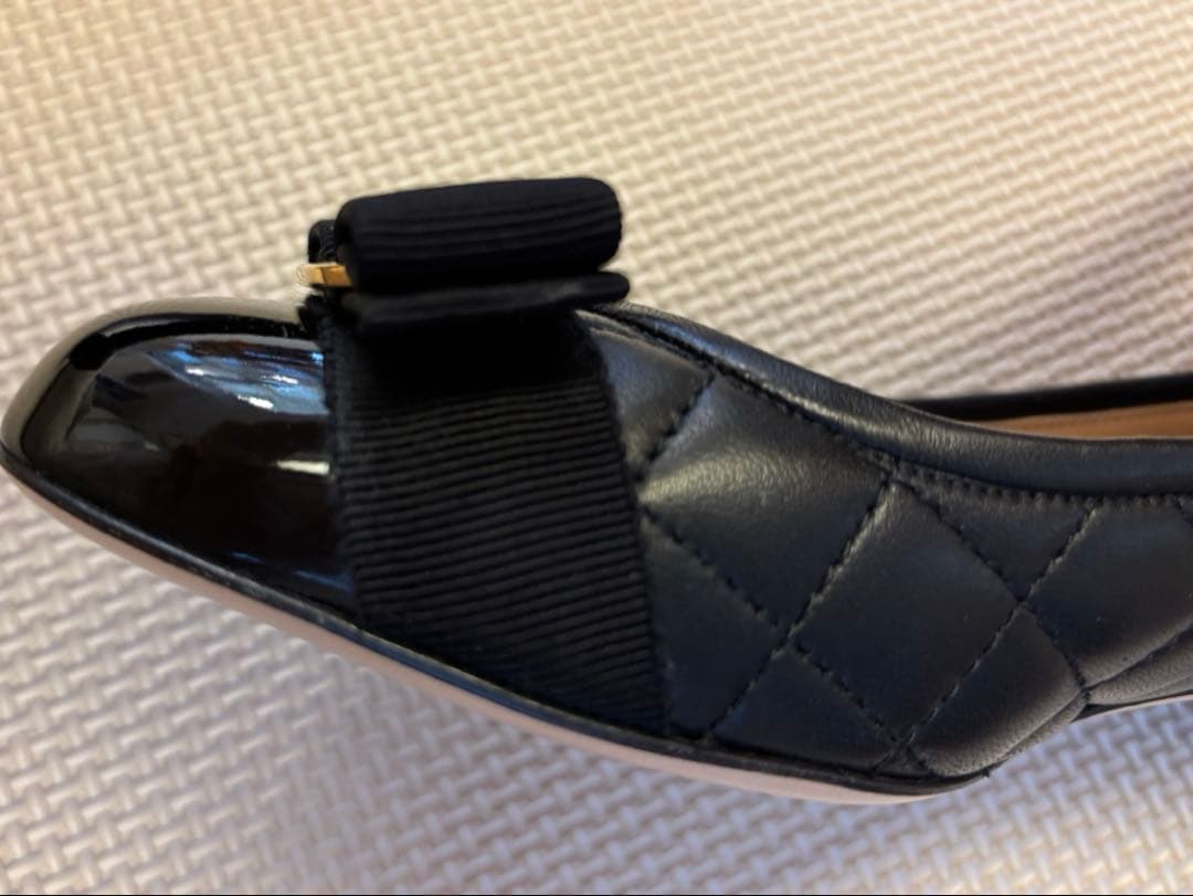 サルヴァトーレ フェラガモ ヴァラ リボン パンプス キルティング