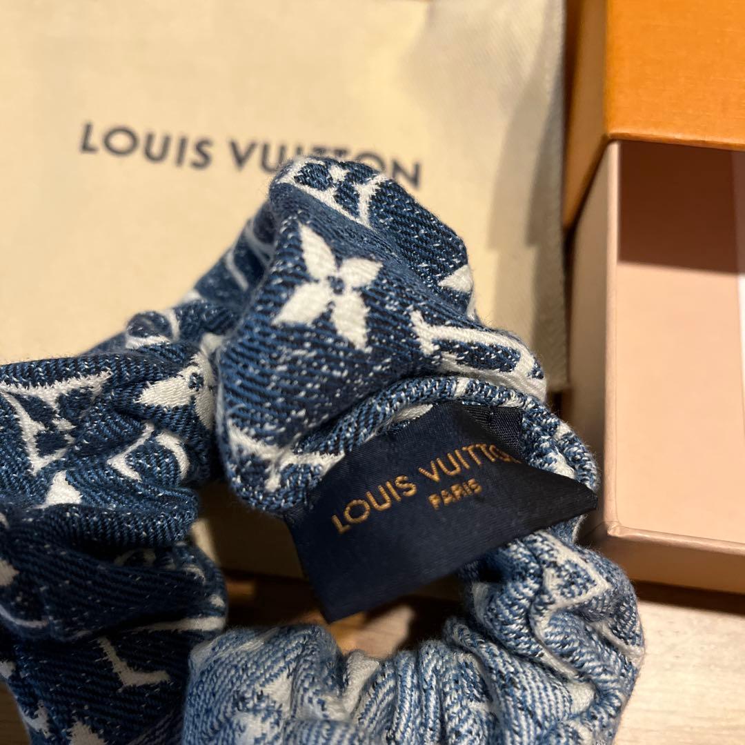 LOUIS VIITTON シュシュ