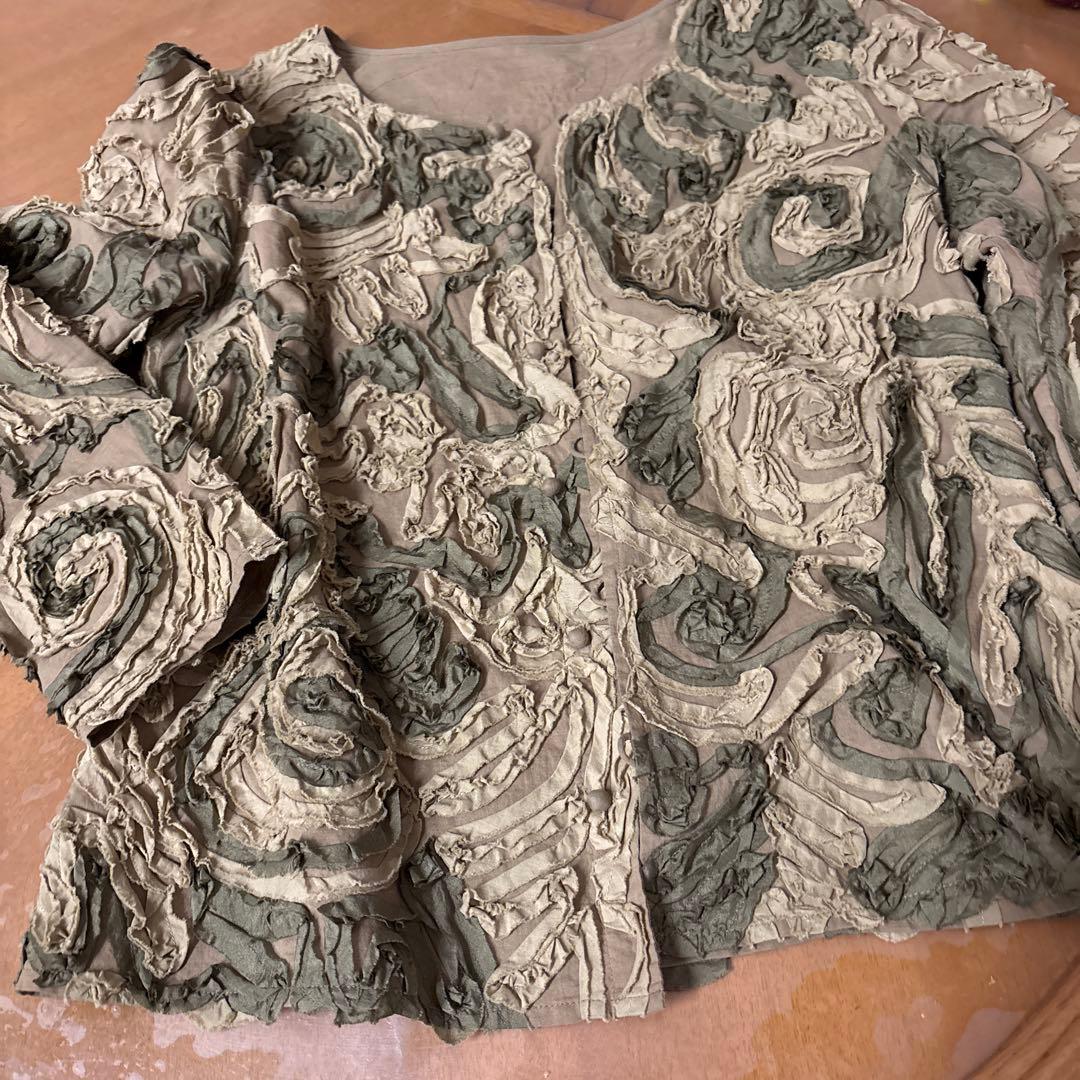 ヨーガンレール立体的花模様 長袖トップス Mカーキー系