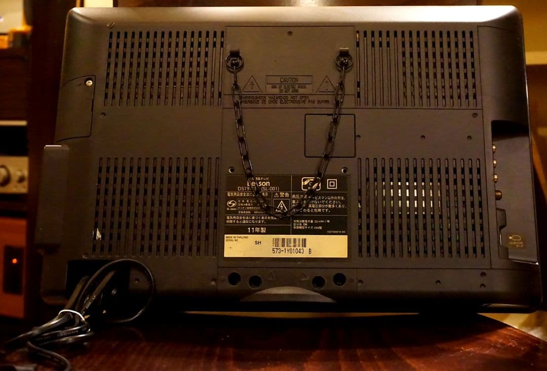 吊り下げモニター