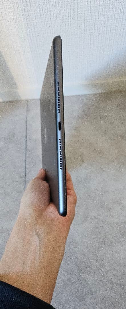 Apple iPad ９世代目 64GB　ホワイト