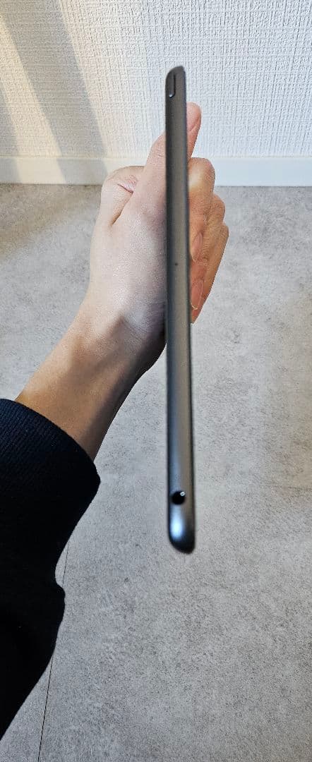 Apple iPad ９世代目 64GB　ホワイト