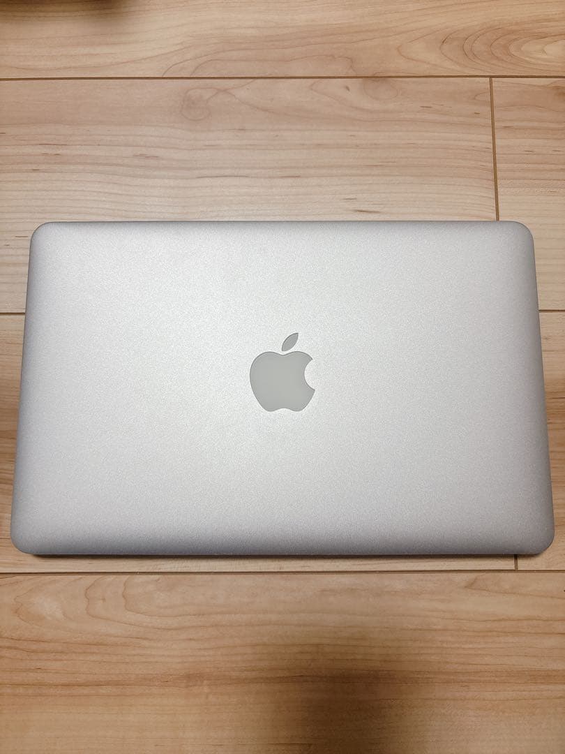 MacBook Air 11インチ本体/充電器付き