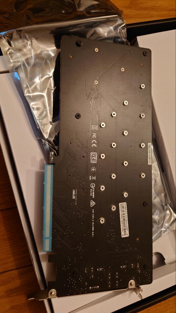 拡張カード ASUS HYPER M.2 X16 GEN 4 CARD