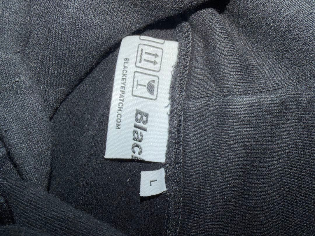 ブラックアイパッチ　パーカー