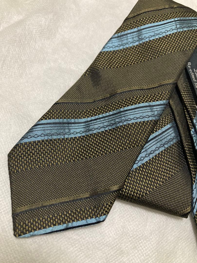 美品　希少 プラダ PRADA ホリデーアンドブラウンロンドン 　ネクタイ