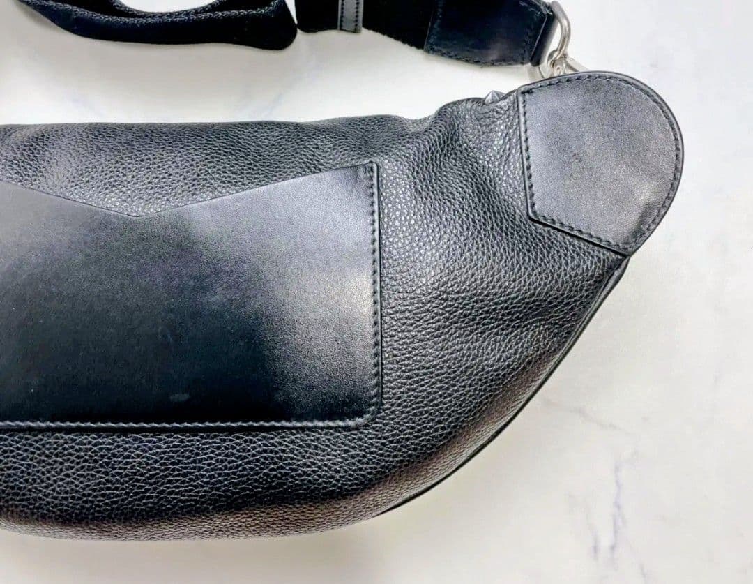 JIMMY CHOO ボディバッグ ヨークスタッズ ブラックユニセックス希少