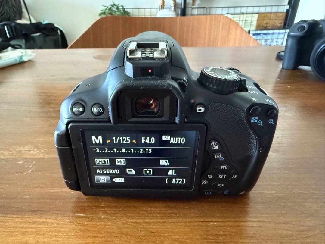 Canon EOS kiss X6i デジタル一眼レフ Sigmaレンズ付き