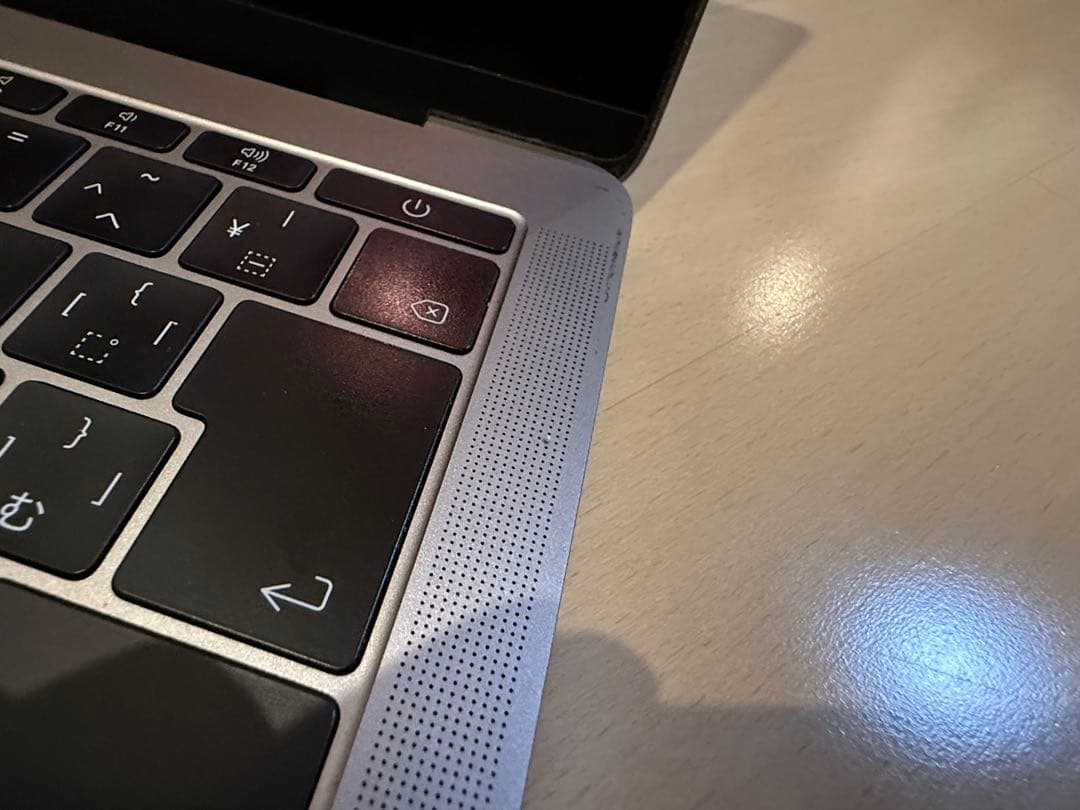 Apple MacBook pro本体 画面不良 小傷あり