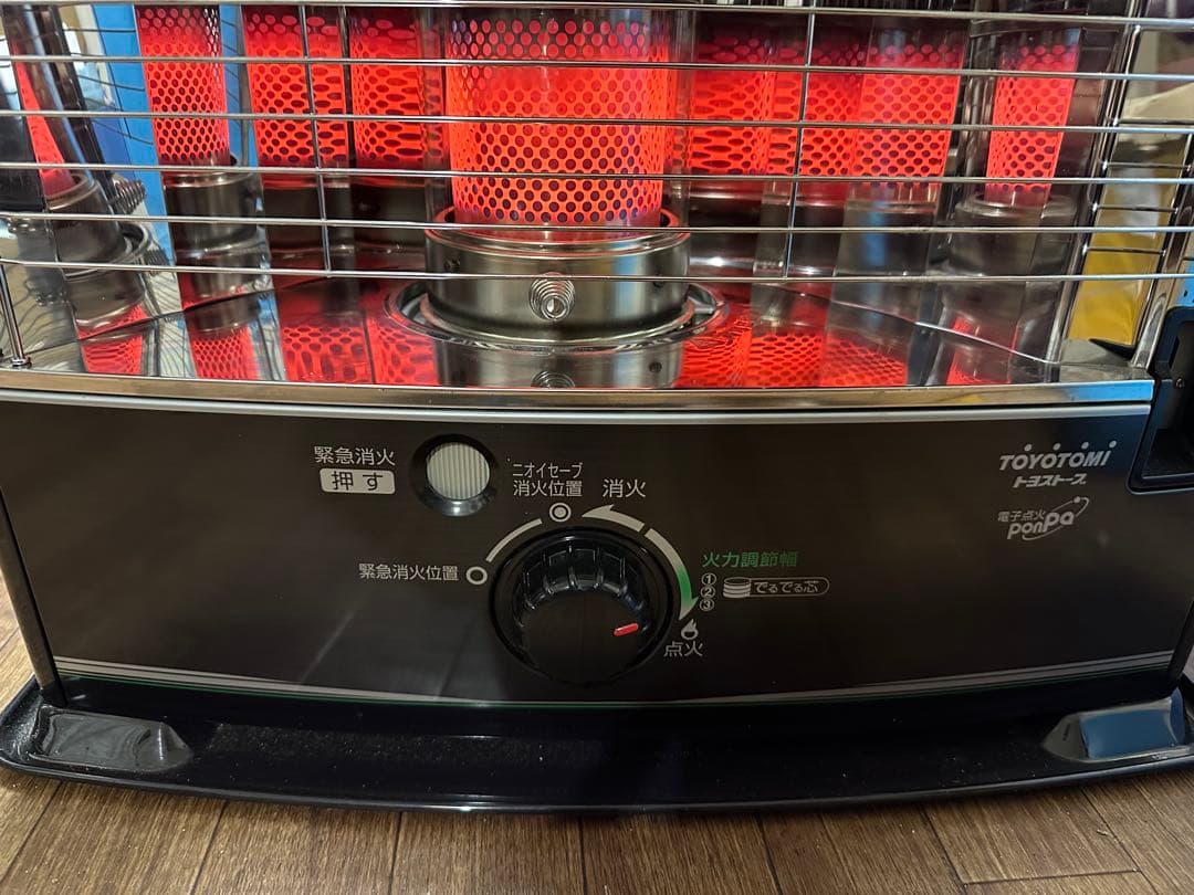 新品に近い美品　トヨトミ 石油ストーブ NT-W290 B 電子点火 8/11畳
