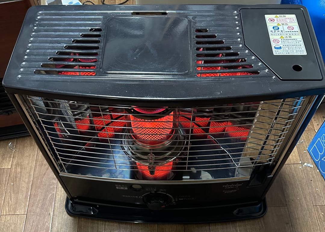 新品に近い美品　トヨトミ 石油ストーブ NT-W290 B 電子点火 8/11畳