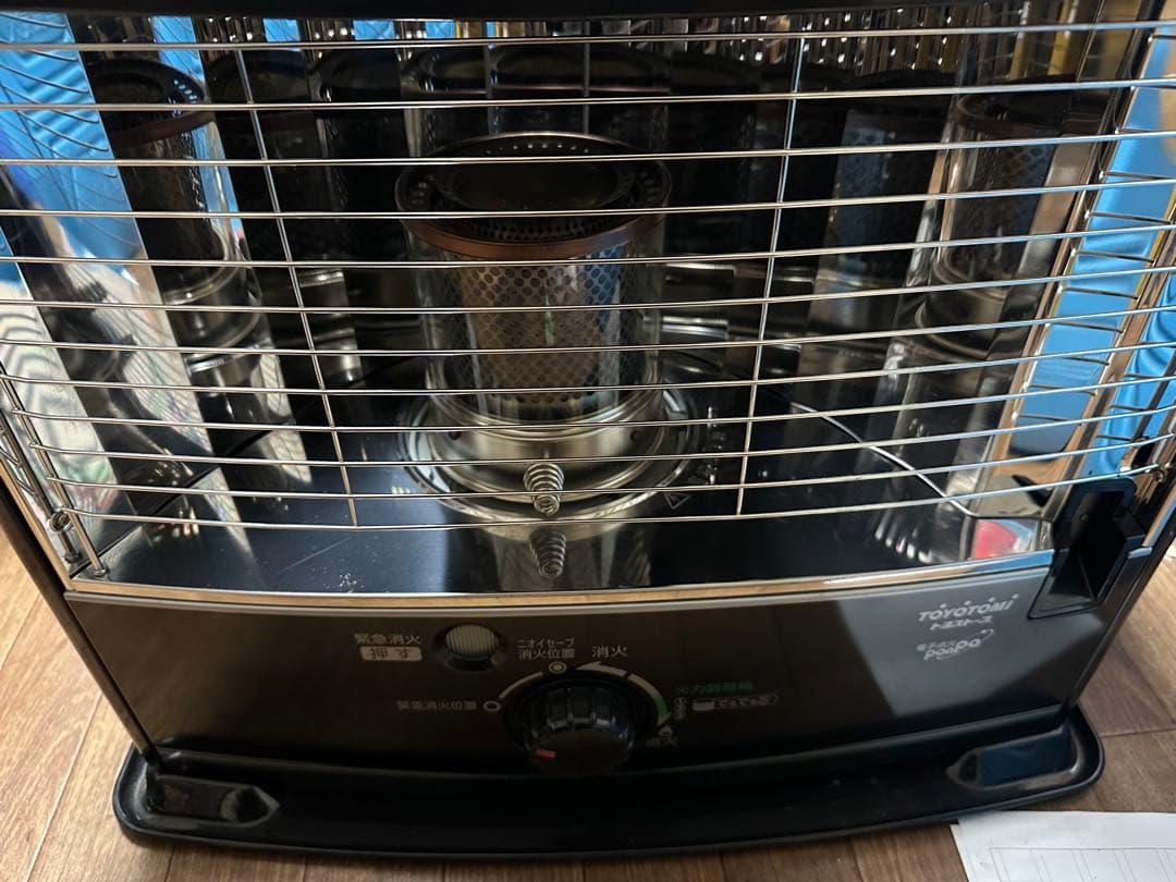 新品に近い美品　トヨトミ 石油ストーブ NT-W290 B 電子点火 8/11畳