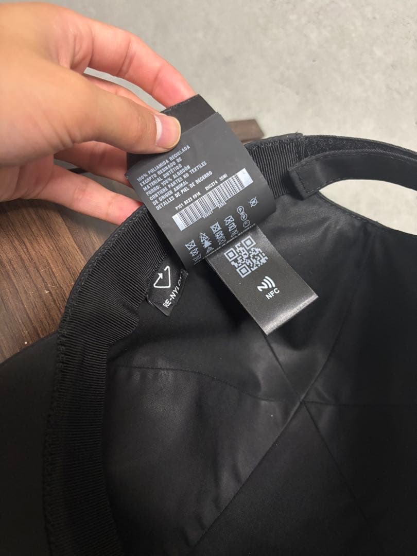 PRADA ナイロンベースボールキャップ