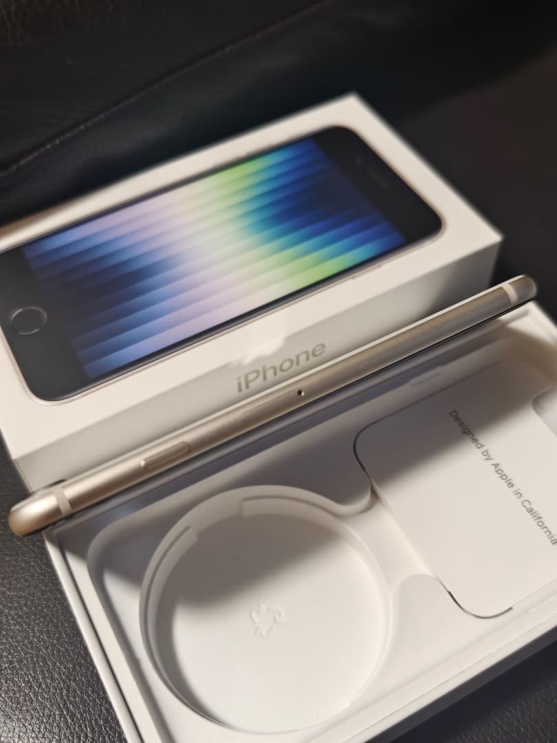 iPhone SE (第3世代) スターライト 256GB