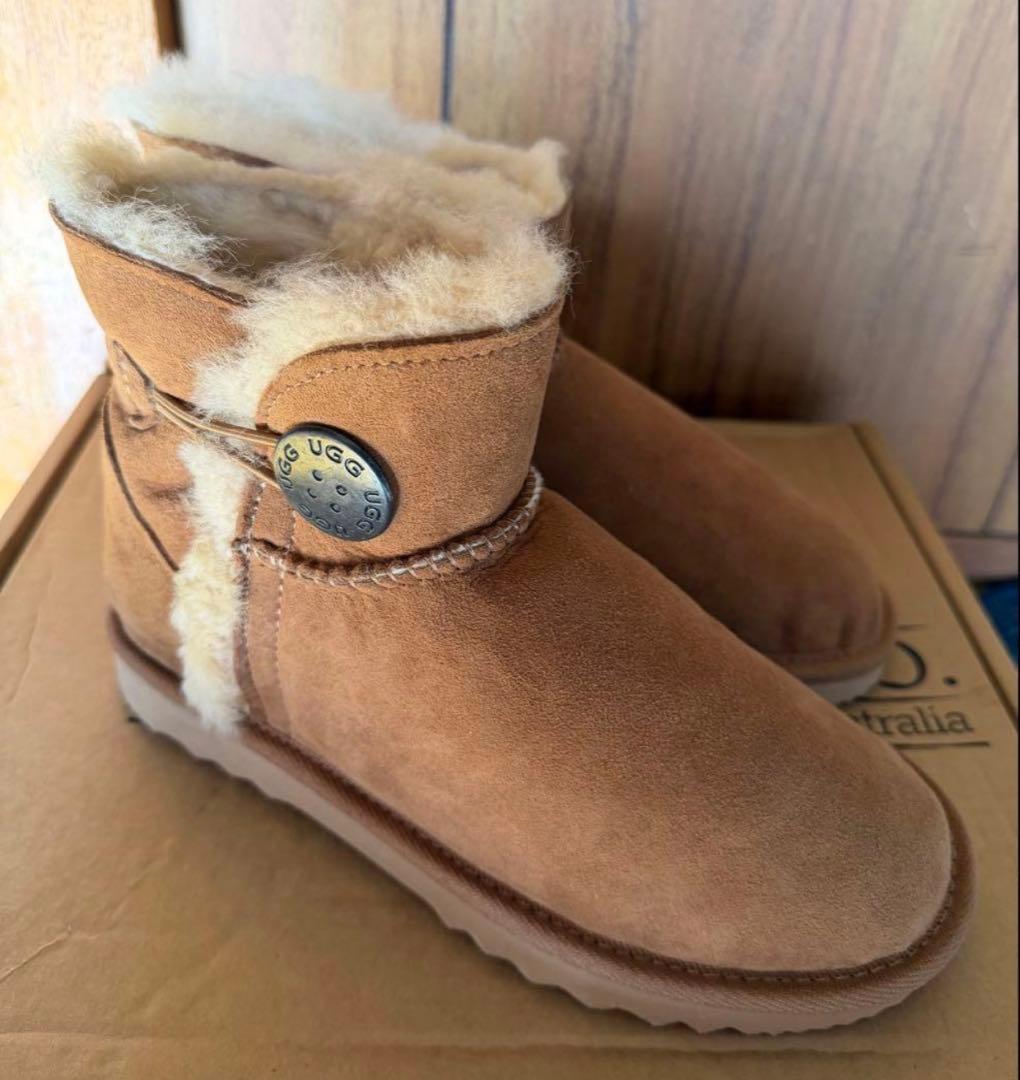 【新品未使用】UGG ベイリーボタン ムートンブーツ チェスナットカラー