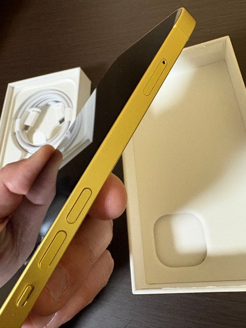 【全付属品有】iPhone 14 128GB イエロー SIMフリー BT86%